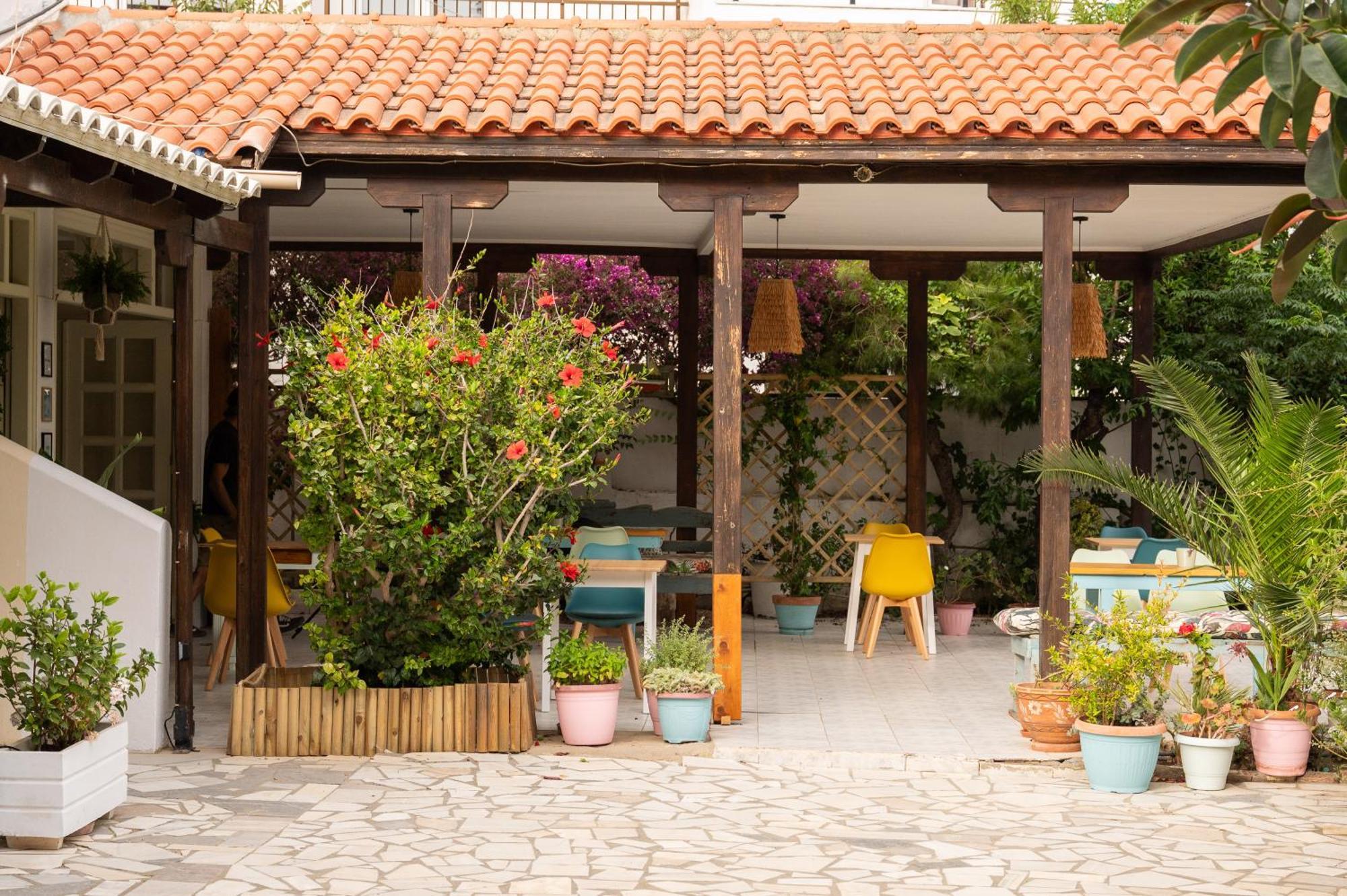 Pension Romantika Matala Exterior foto